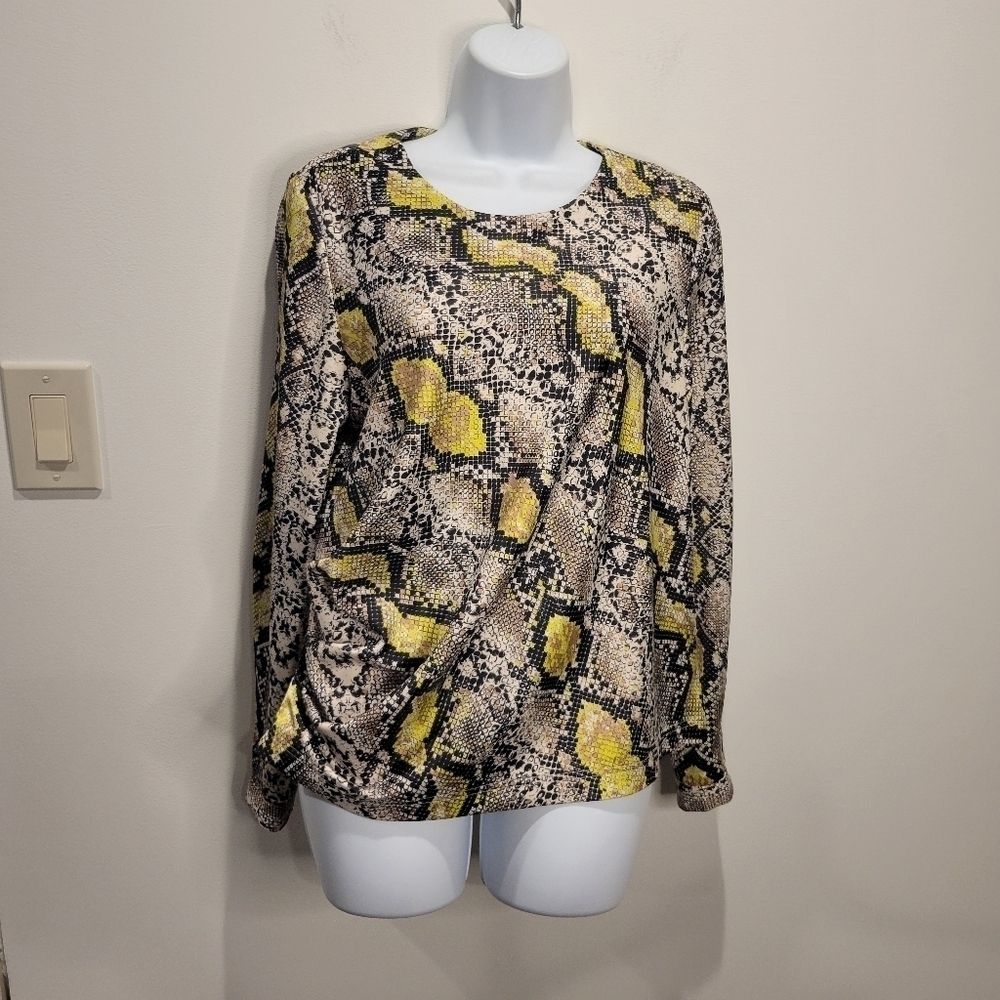 Universal standard size 2xs us size 6-8 python print satin blouse
